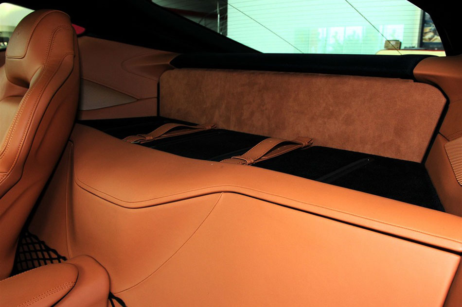 法拉利F12 berlinetta 2013款 空间