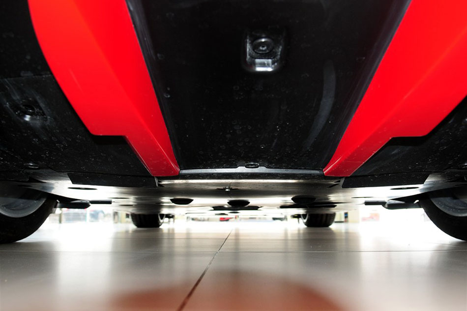 法拉利F12 berlinetta 2013款 引擎底盘