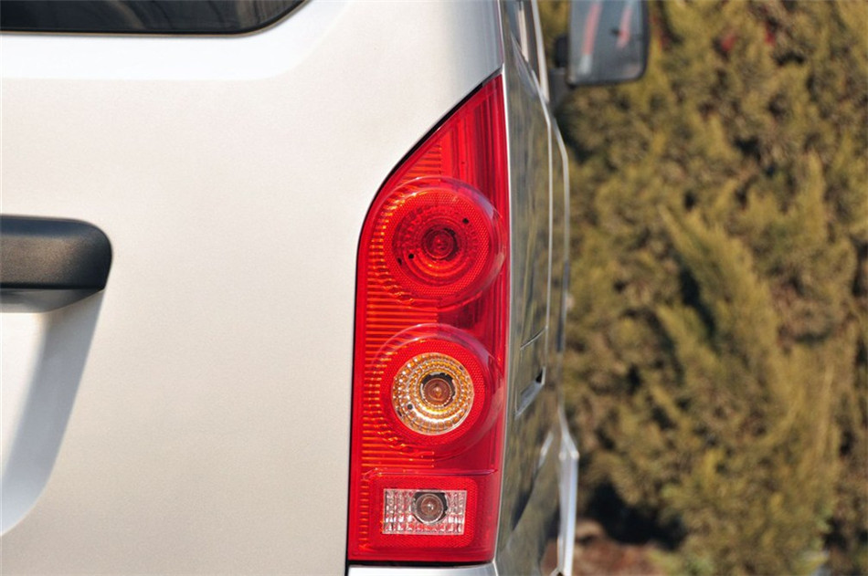 2012款新民意1.0L手动标准型