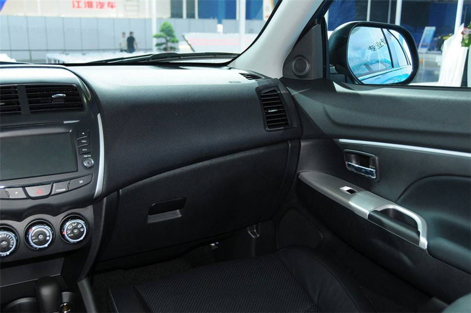 2013款 2.0L AT 四驱旗舰版 内饰