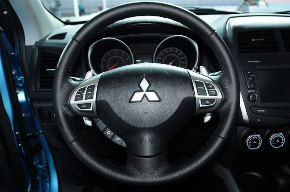 2013款 2.0L AT 四驱旗舰版 内饰