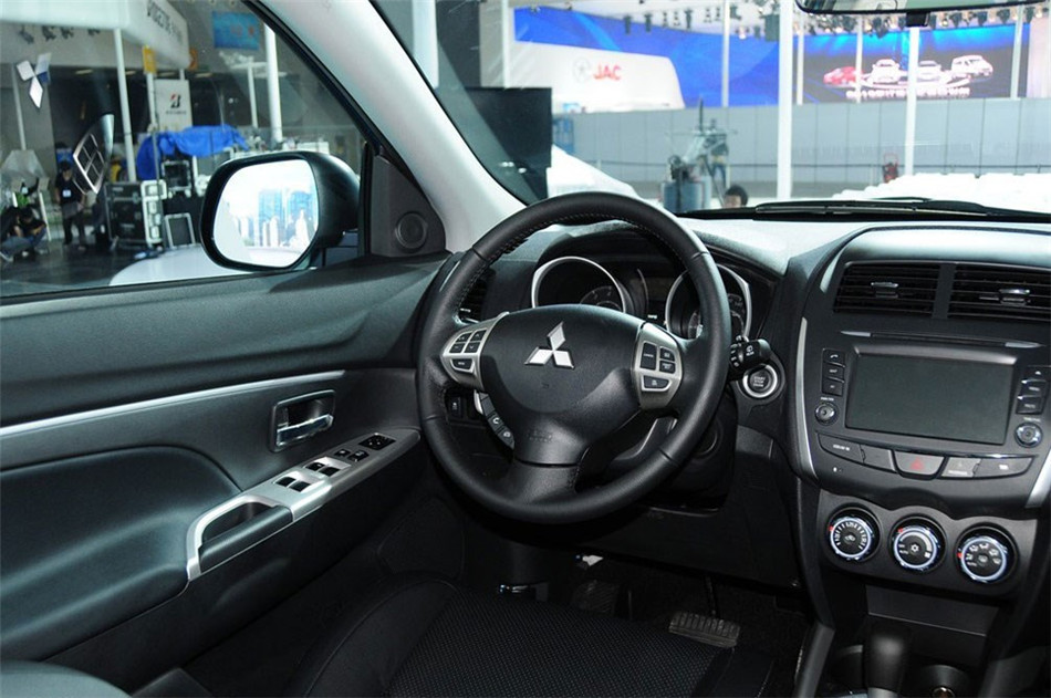 2013款 2.0L AT 四驱旗舰版 内饰