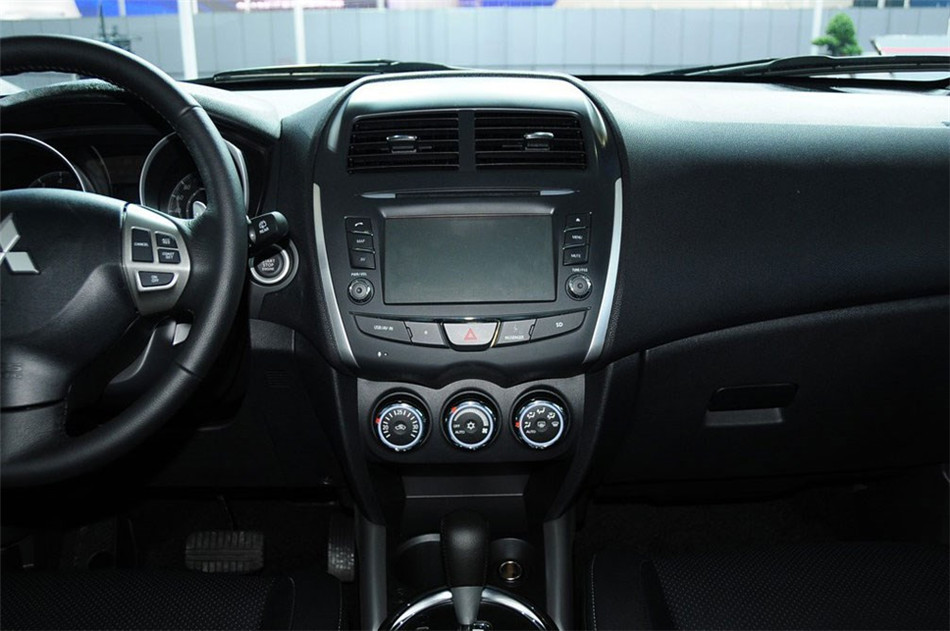 2013款 2.0L AT 四驱旗舰版 内饰