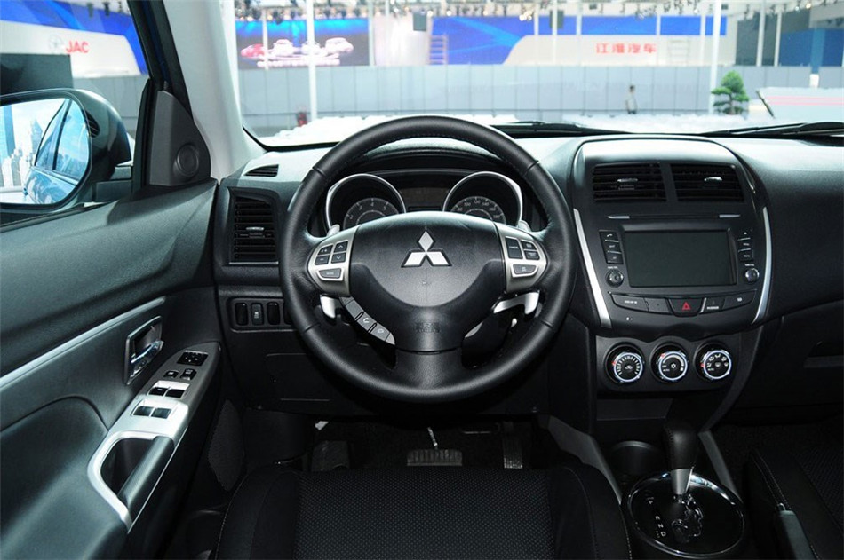 2013款 2.0L AT 四驱旗舰版 内饰