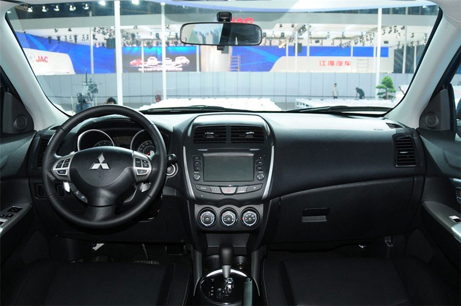 2013款 2.0L AT 四驱旗舰版 内饰