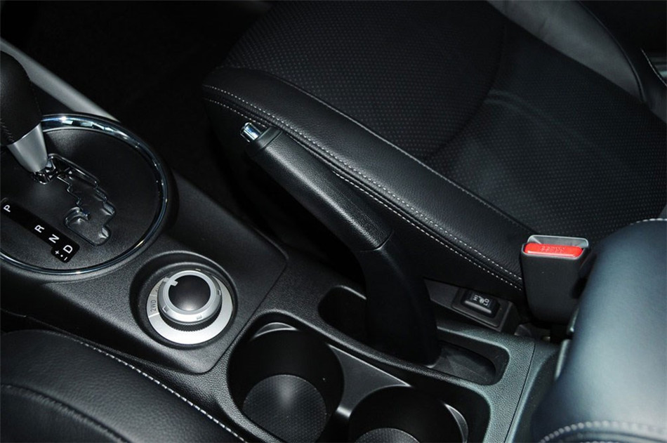 2013款 2.0L AT 四驱旗舰版 座椅空间