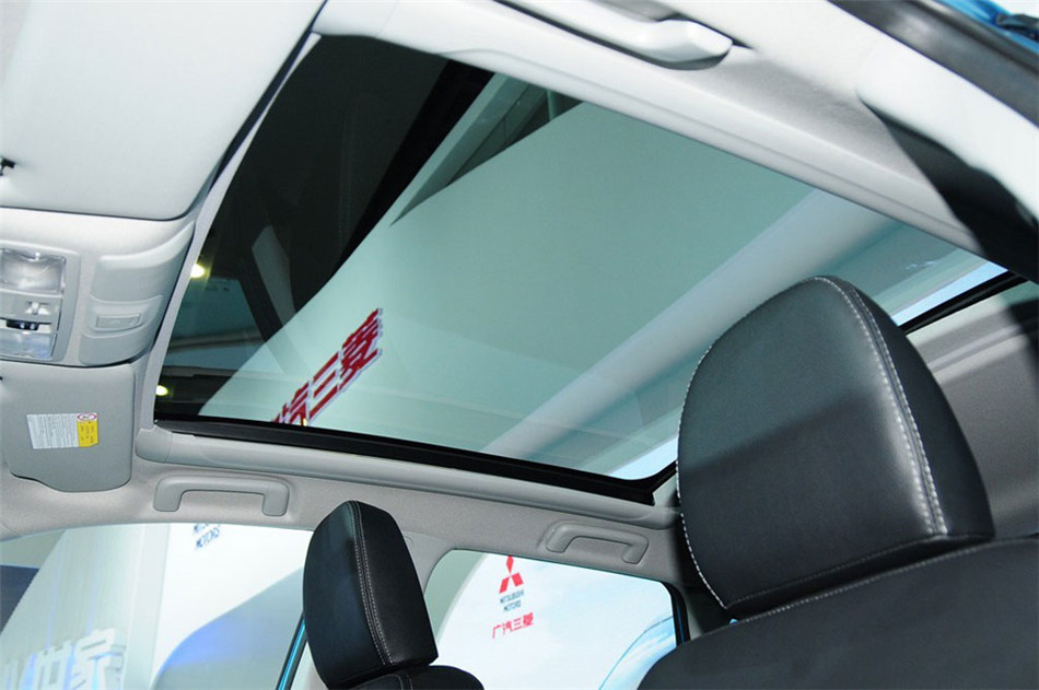 2013款 2.0L AT 四驱旗舰版 座椅空间