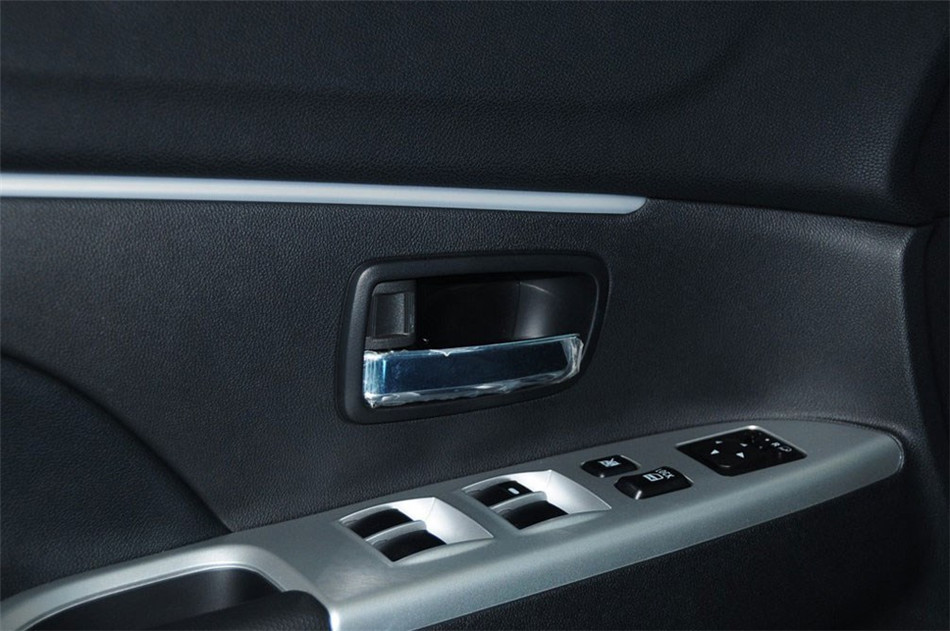 2013款 2.0L AT 四驱旗舰版 座椅空间