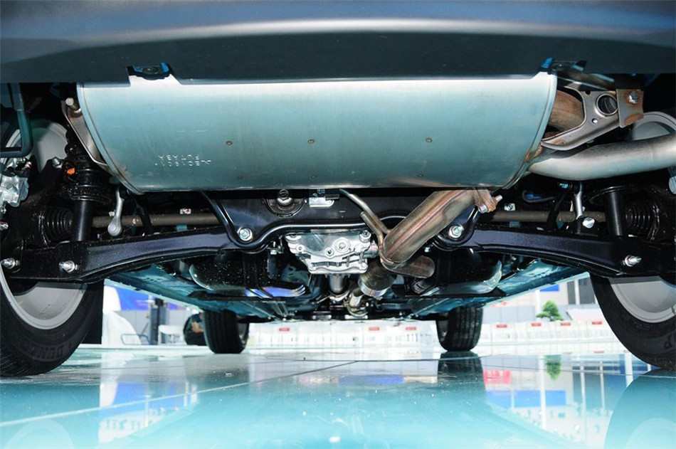 2013款 2.0L AT 四驱旗舰版 引擎底盘