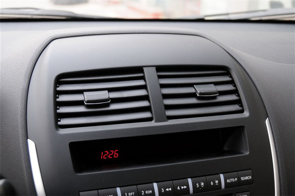 2013款 1.6L MT 两驱标准版 内饰