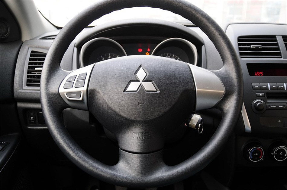 2013款 1.6L MT 两驱标准版 内饰