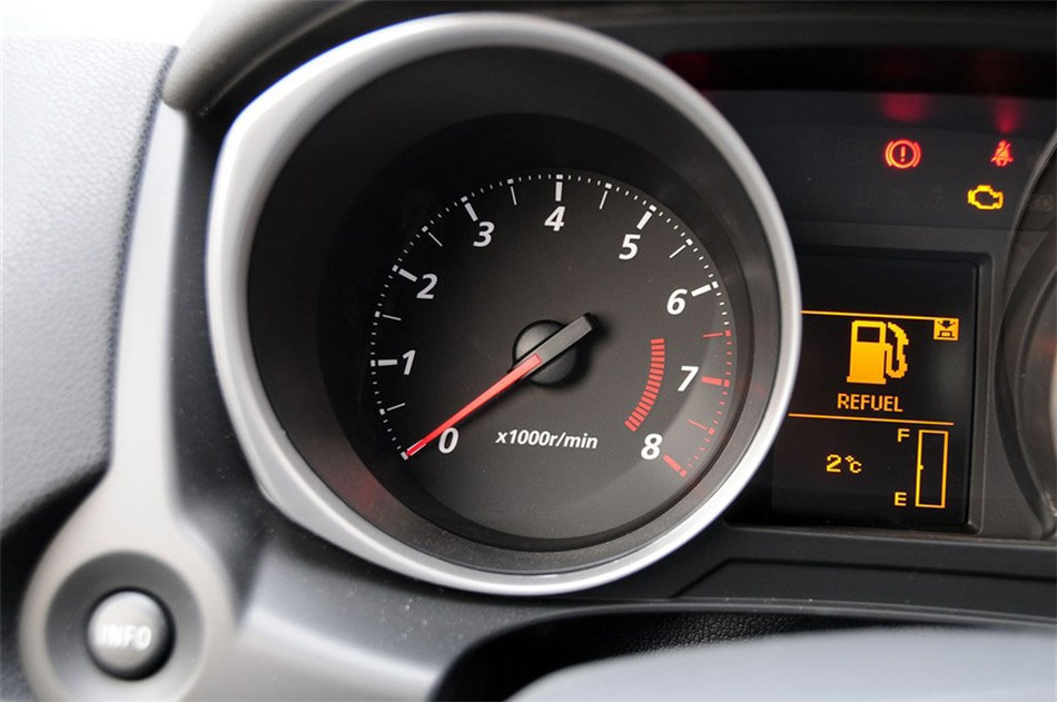 2013款 1.6L MT 两驱标准版 内饰