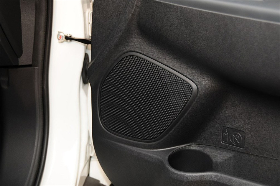 2013款 1.6L MT 两驱标准版 座椅空间