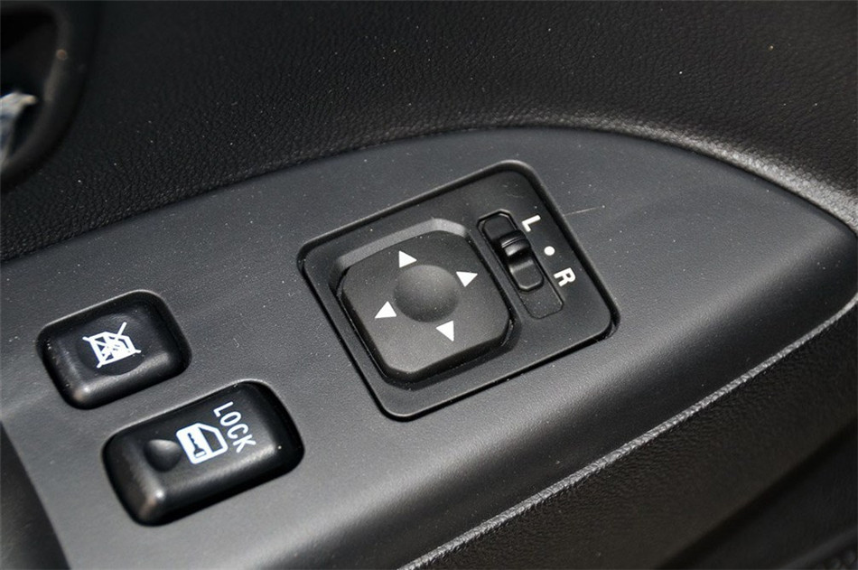 2013款 1.6L MT 两驱标准版 座椅空间