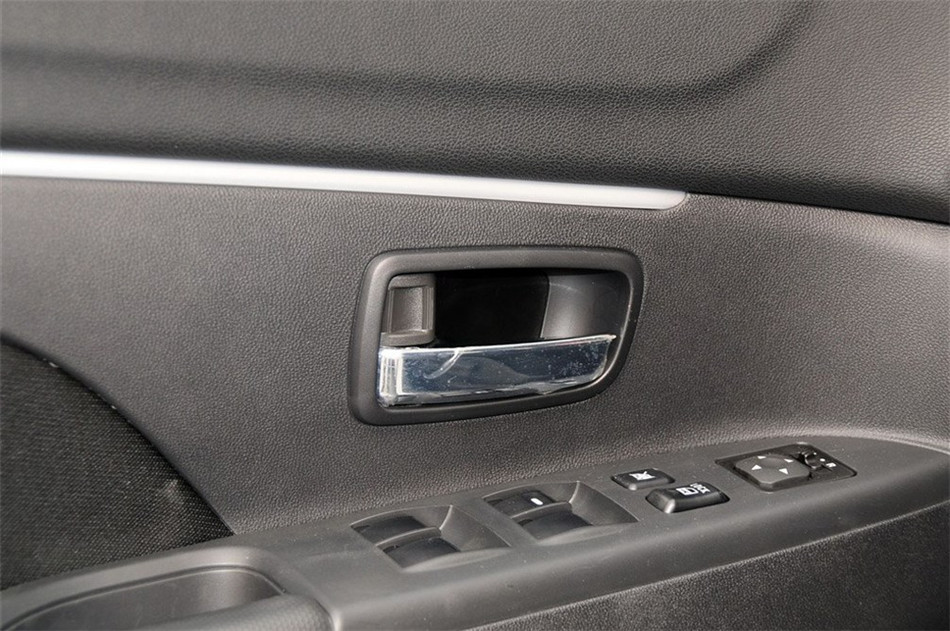 2013款 1.6L MT 两驱标准版 座椅空间