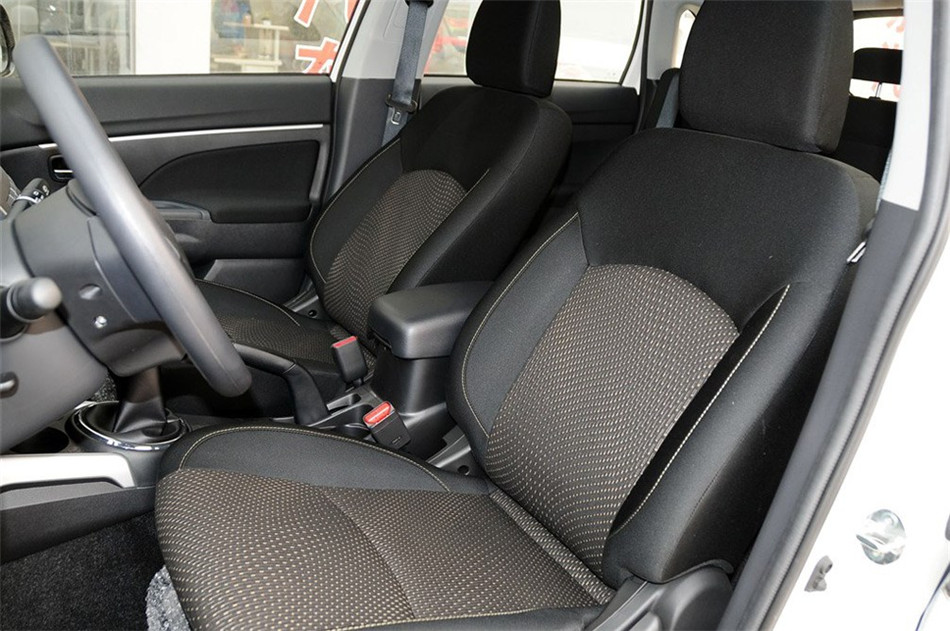 2013款 1.6L MT 两驱标准版 座椅空间