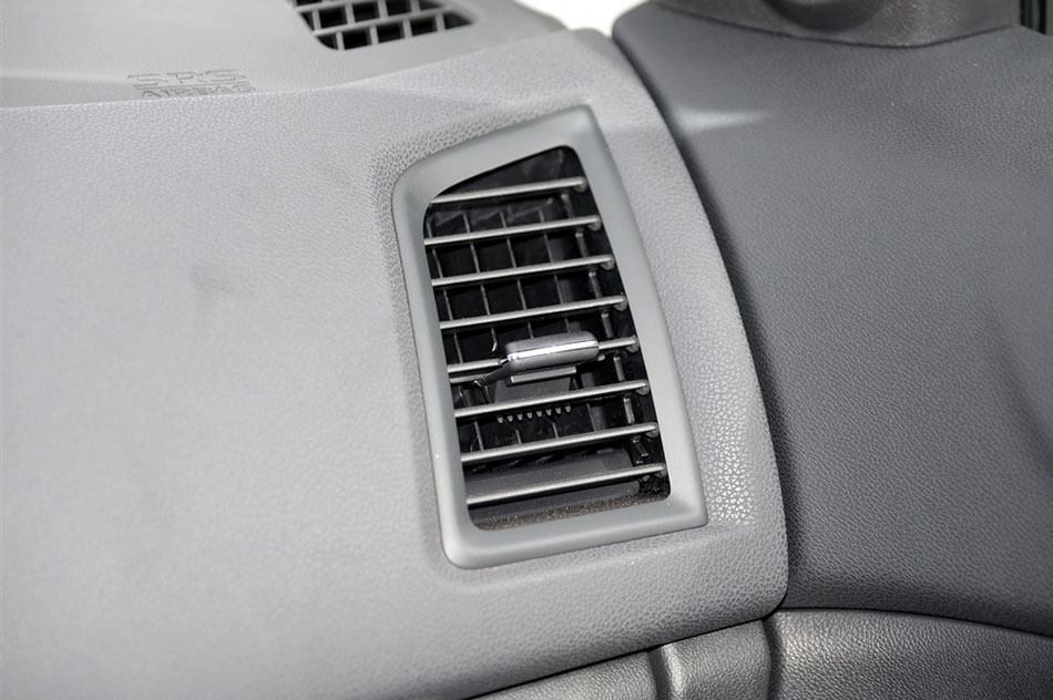 2015款 2.0L 自动两驱精英版 内饰