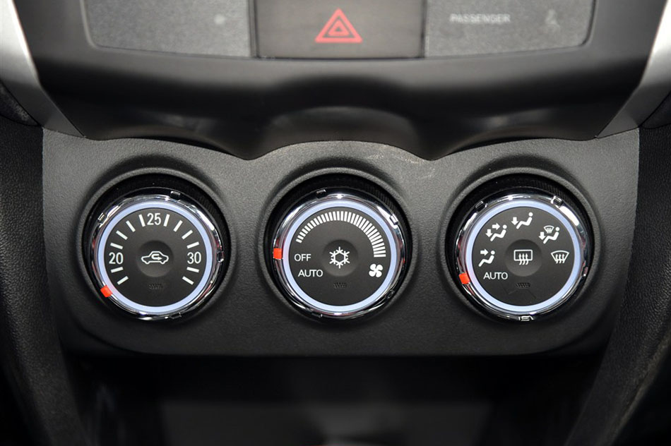 2015款 2.0L 自动两驱精英版 内饰