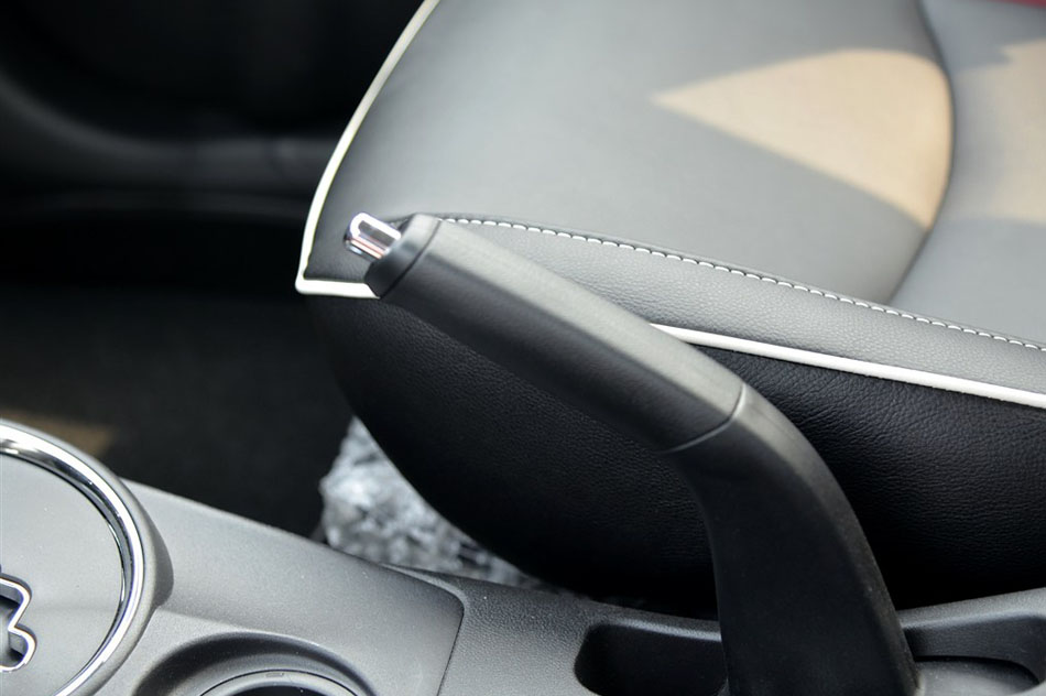 2015款 2.0L 自动两驱精英版 内饰