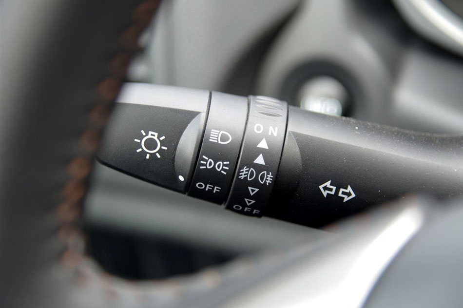 2015款 2.0L 自动两驱精英版 内饰