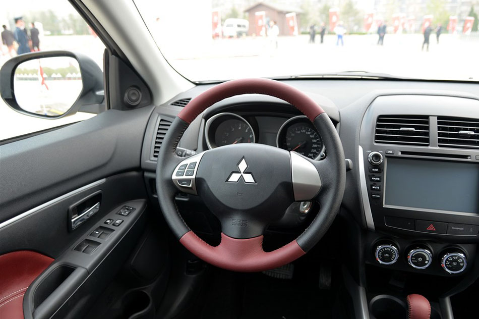 2015款 2.0L 自动两驱精英版 内饰