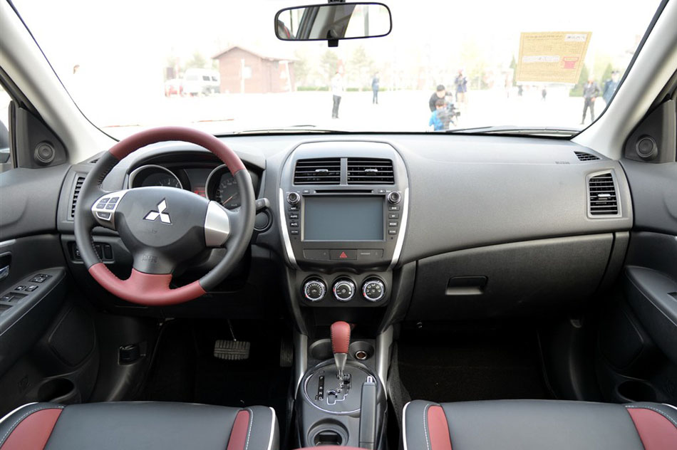 2015款 2.0L 自动两驱精英版 内饰