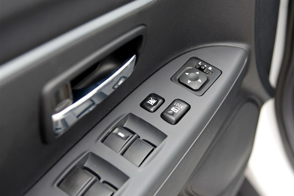 2015款 2.0L 自动两驱精英版 座椅空间