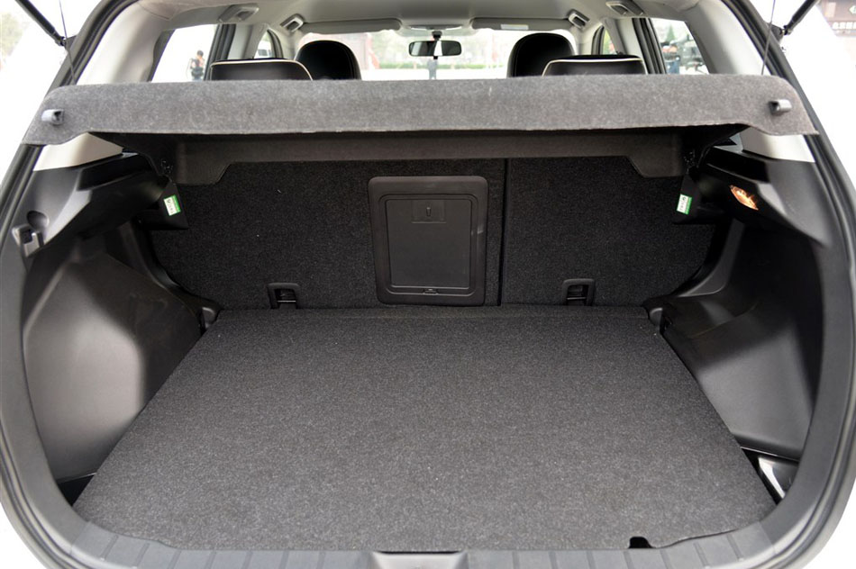 2015款 2.0L 自动两驱精英版 座椅空间