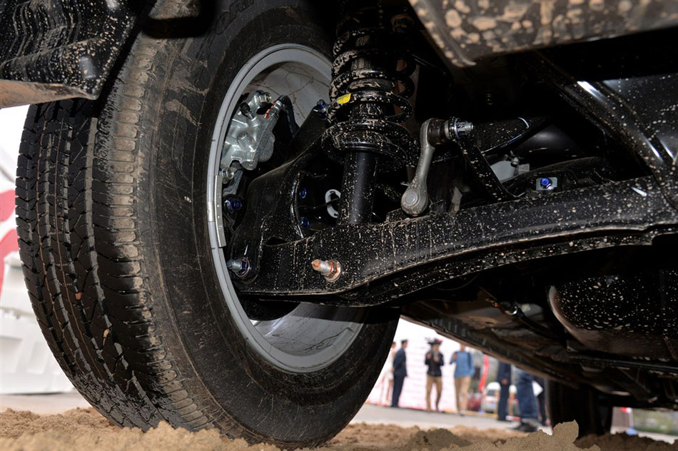 2015款 2.0L 自动两驱精英版 引擎底盘