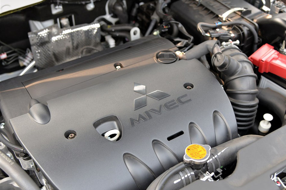 2015款 2.0L 自动两驱精英版 引擎底盘