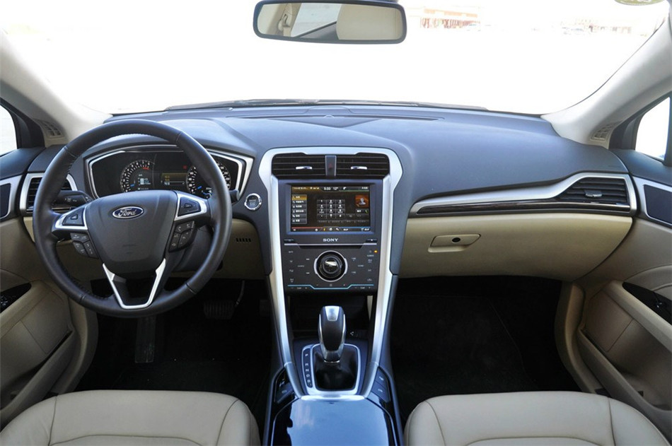 2013款 2.0L AT GTDi240旗舰型 内饰