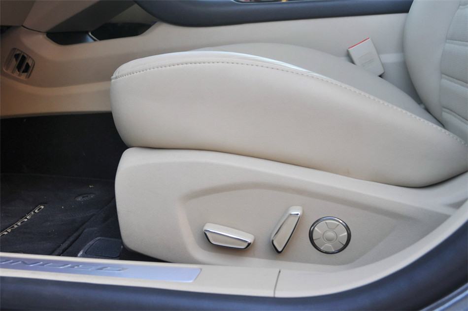 2013款 2.0L AT GTDi240旗舰型 座椅空间