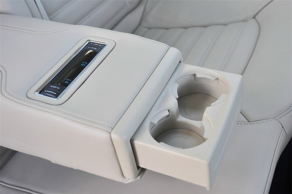 2013款 2.0L AT GTDi240旗舰型 座椅空间