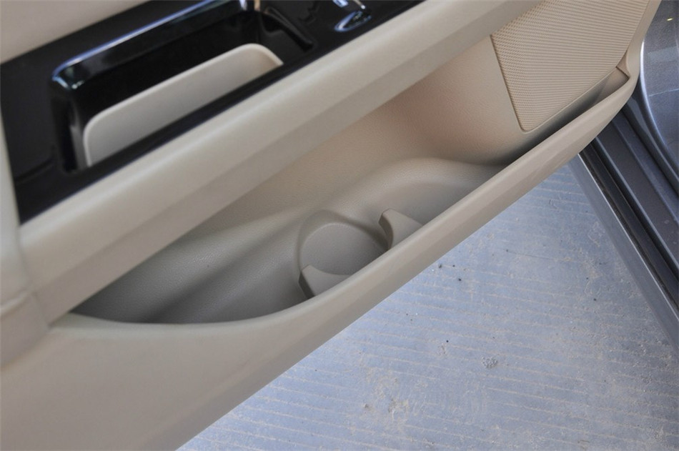 2013款 2.0L AT GTDi240旗舰型 座椅空间