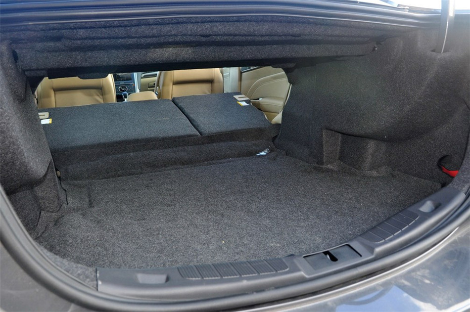 2013款 2.0L AT GTDi240旗舰型 座椅空间