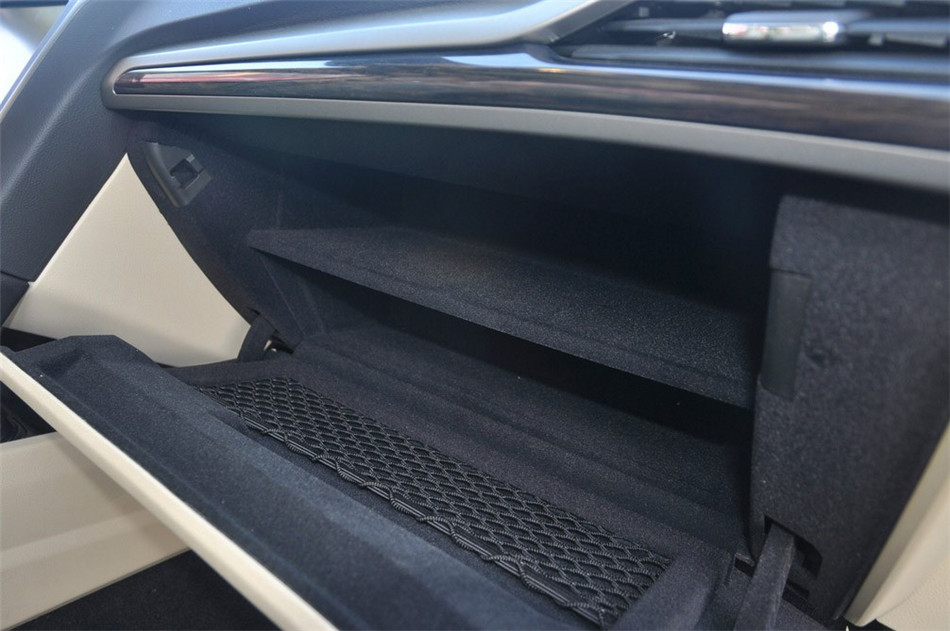 2013款 2.0L AT GTDi240旗舰型 座椅空间