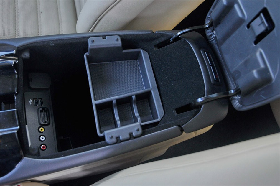 2013款 2.0L AT GTDi240旗舰型 座椅空间