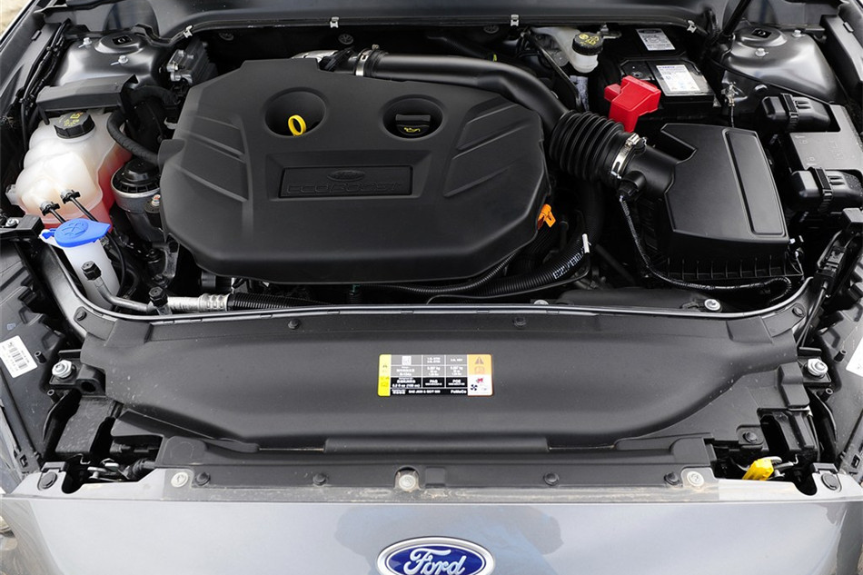 2013款 2.0L AT GTDi240旗舰型 引擎底盘