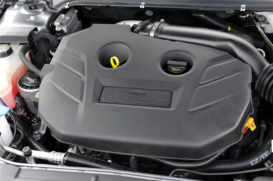 2013款 2.0L AT GTDi240旗舰型 引擎底盘