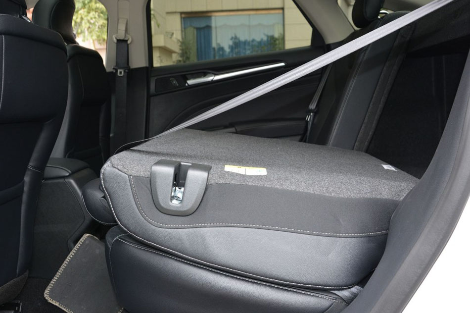 2017款 EcoBoost 245 豪华运动型 座椅空间