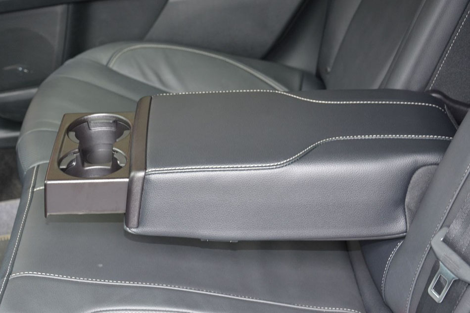 2017款 EcoBoost 245 豪华运动型 座椅空间