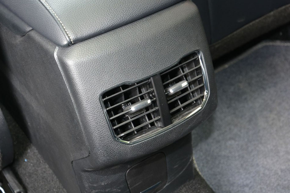 2017款 EcoBoost 245 豪华运动型 座椅空间