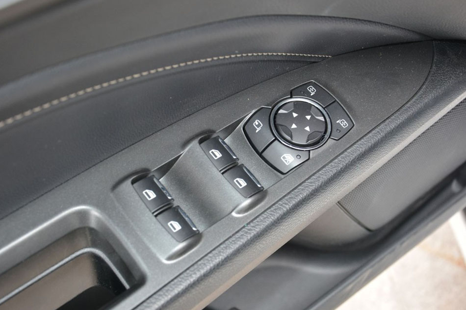 2017款 EcoBoost 245 豪华运动型 座椅空间