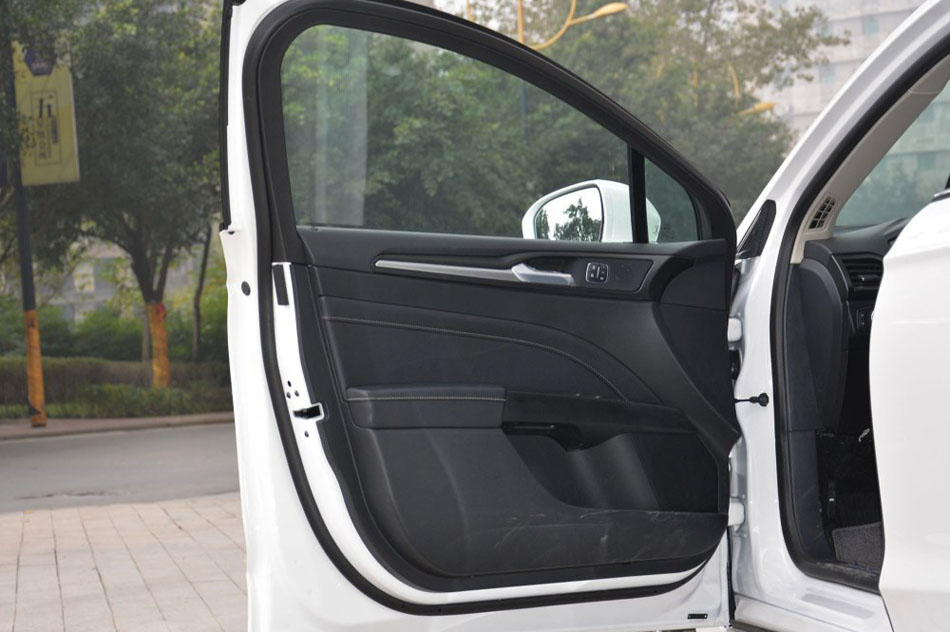 2017款 EcoBoost 245 豪华运动型 座椅空间