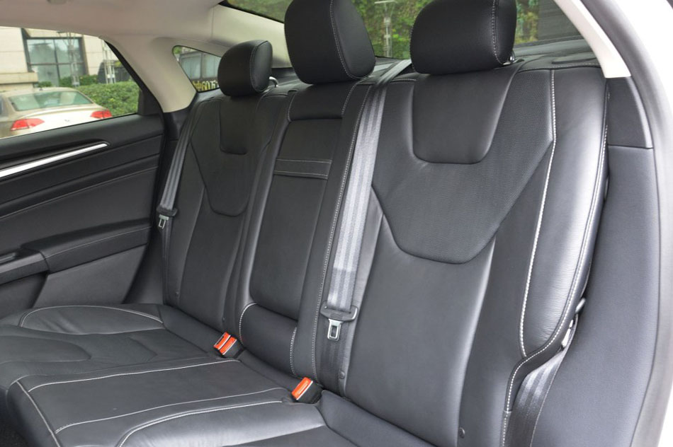 2017款 EcoBoost 245 豪华运动型 座椅空间