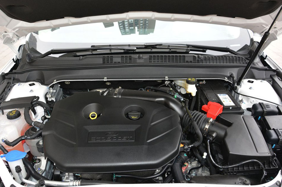 2017款 EcoBoost 245 豪华运动型 引擎底盘