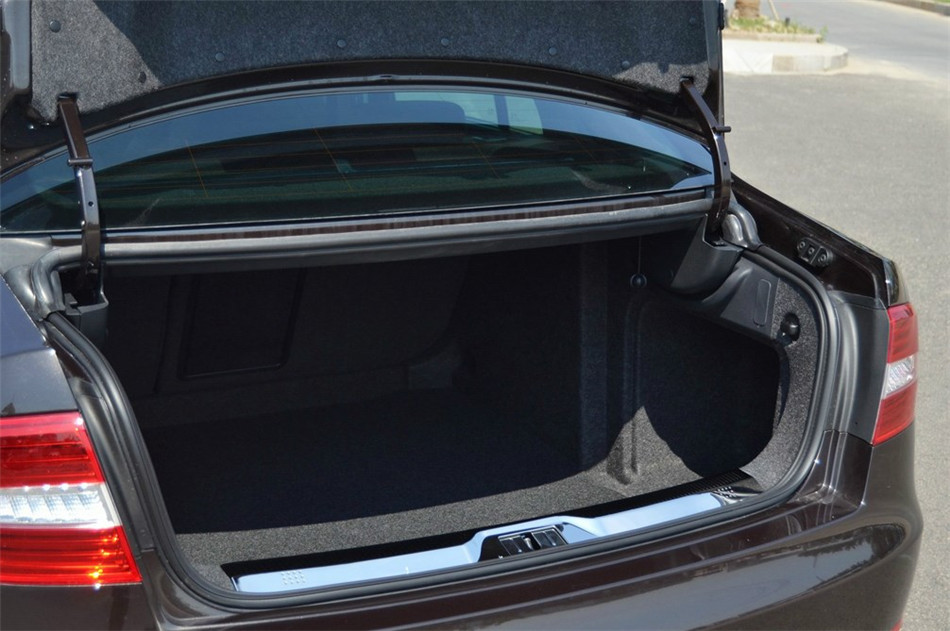 2013款 2.0TSI DSG尊仕版 座椅空间