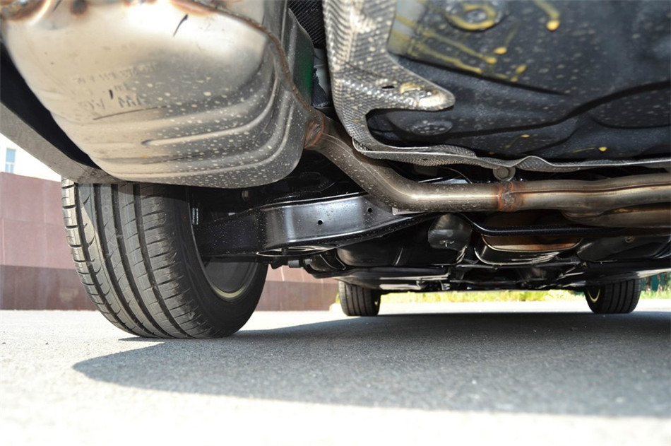 2013款 2.0TSI DSG尊仕版 引擎地盘