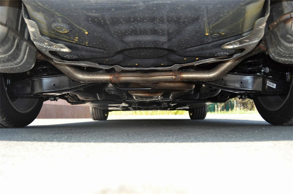 2013款 2.0TSI DSG尊仕版 引擎地盘