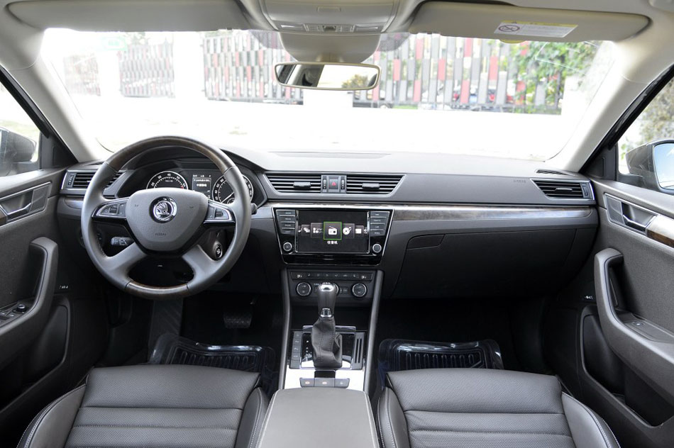 2016款 380TSI DSG旗舰版 内饰